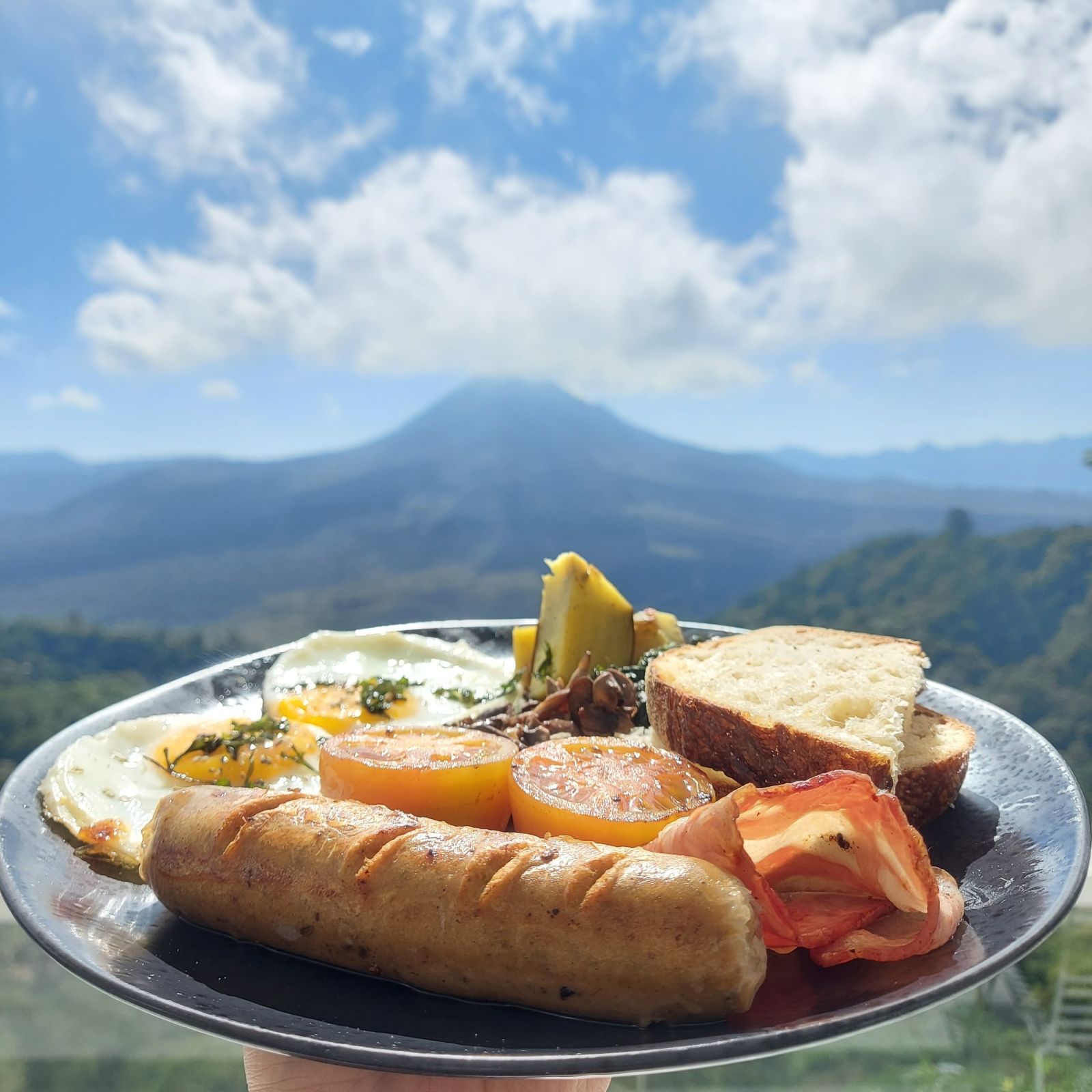 Dell Cafe: Tempat Nongkrong Santai di Plered yang Bikin Kamu Betah