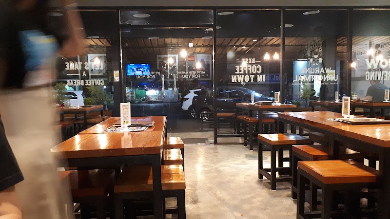 Dell Cafe: Santai di Pagi Cerah Pesisir Cilacap